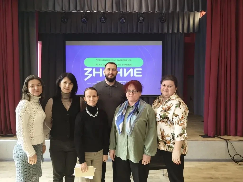 #МБОУСОШ2 #Обменопытомработы #психологическиеприемыипрактики Педагоги МБОУ СОШ №2 осваивают искусств