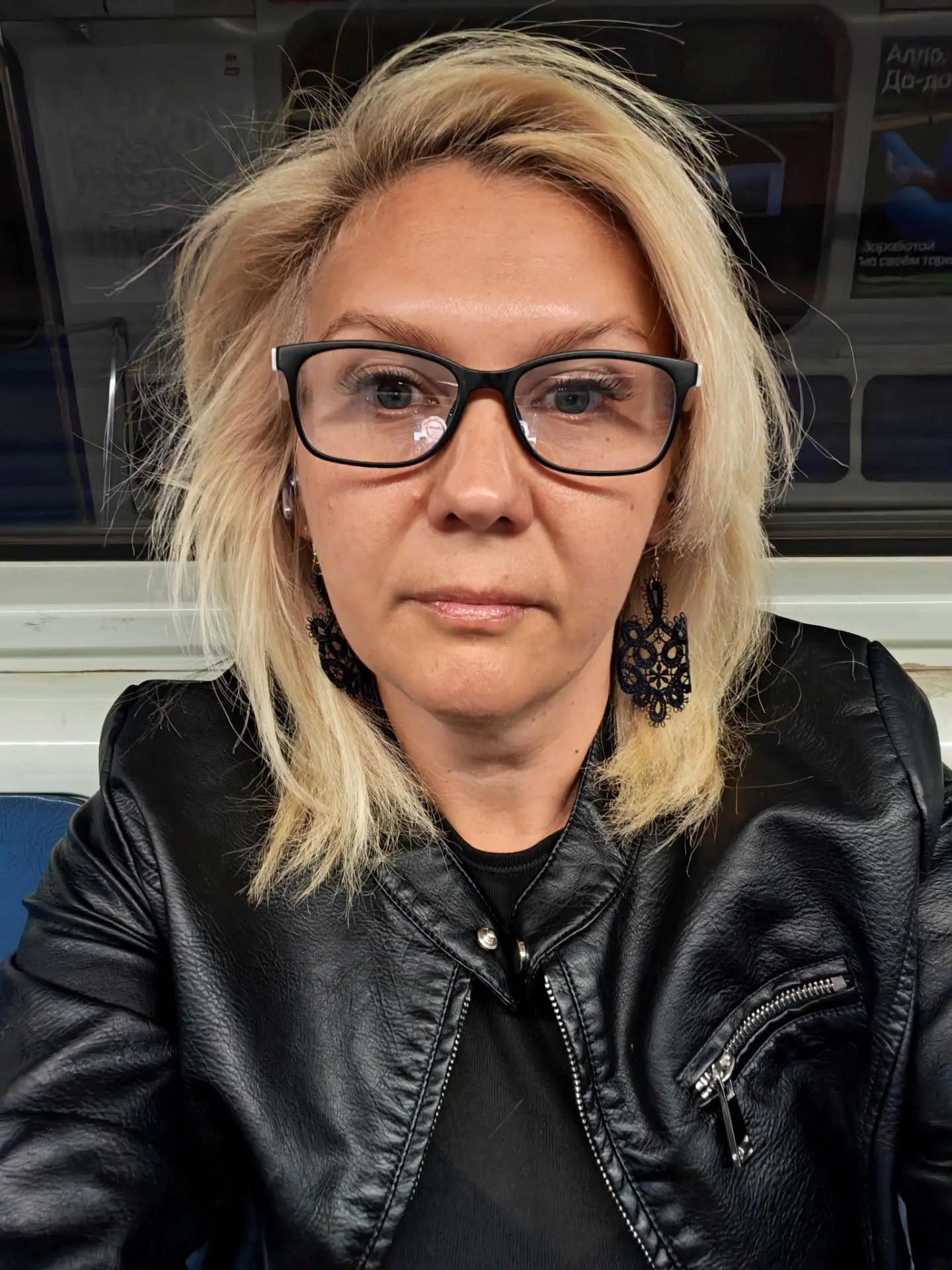 Вчера гуляла с дочкой Катей и её подружками. Обсуждали август, грядущую школу, кто что ...