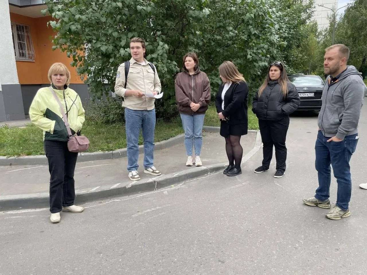 Долгострой на Никулинской и опасный проход