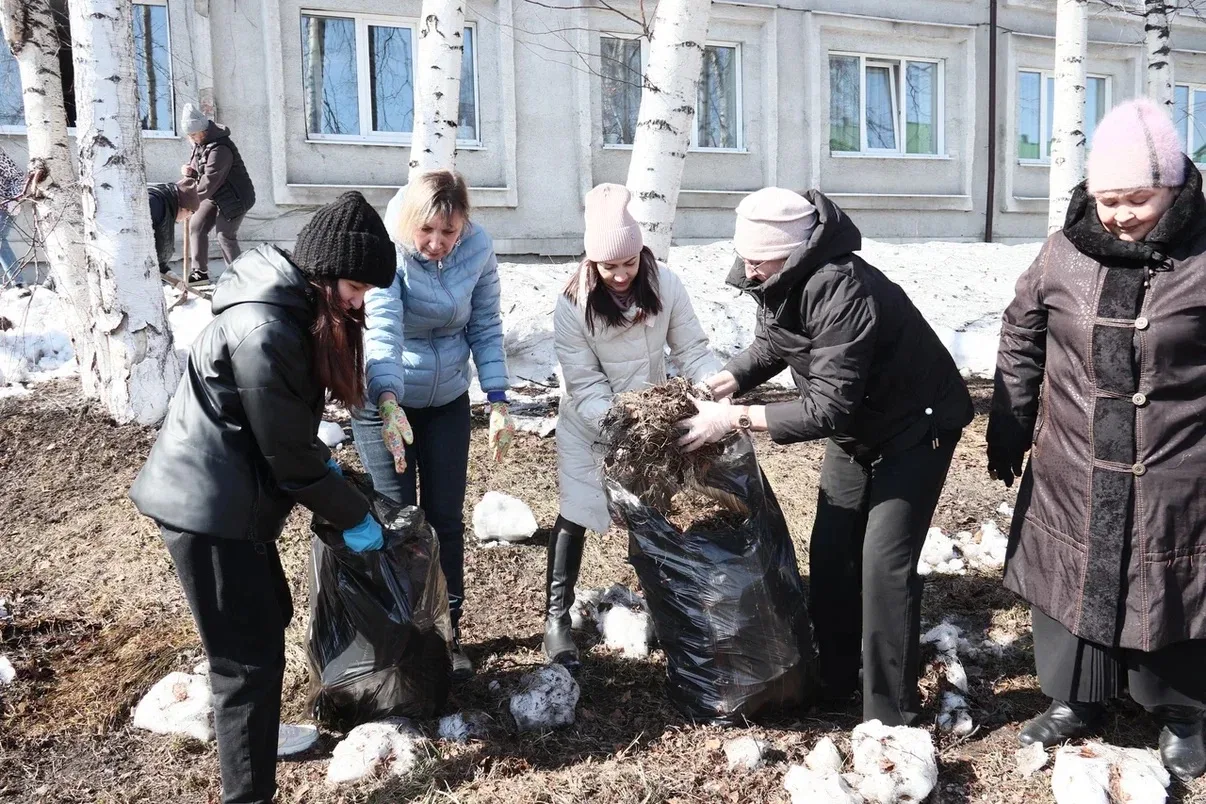 Продолжаются Всекузбасские субботники.  Завтра, 10 апреля, в 13:00 наш город присоединится к традици