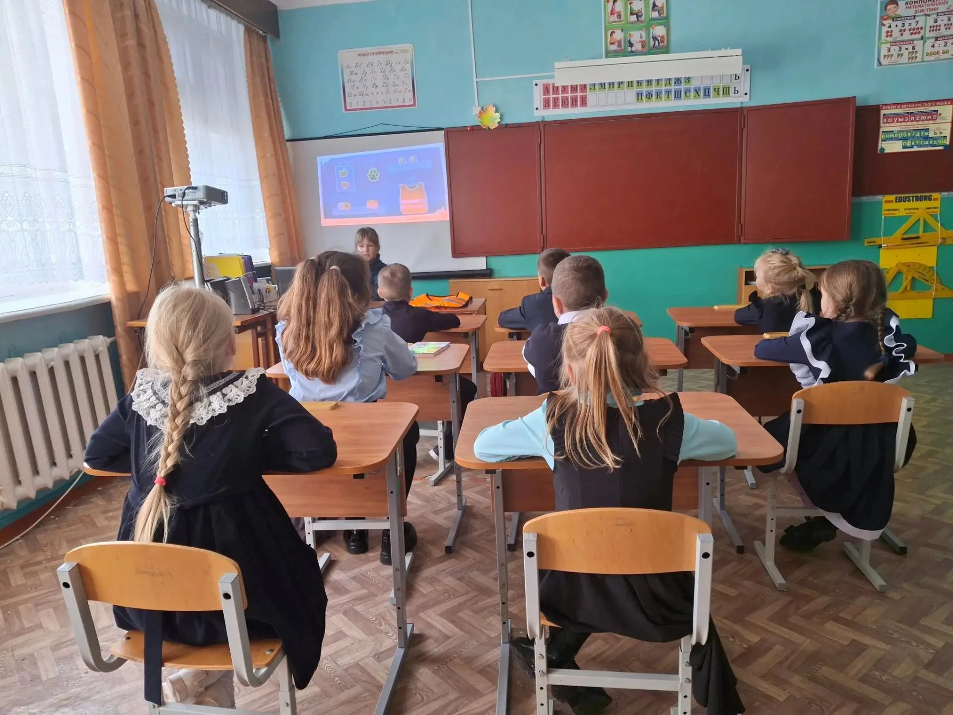 🚦 Безопасность начинается с малого: урок про световозвращатели на Учи.ру!