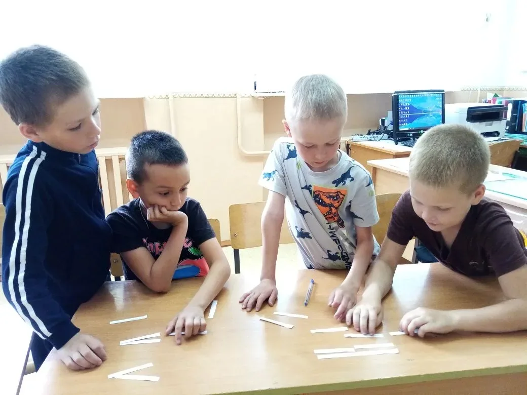 Сегодняшний день в летнем лагере дневного пребывания «Одуванчик» при
МБОУ Еметкинская СОШ» утро нача