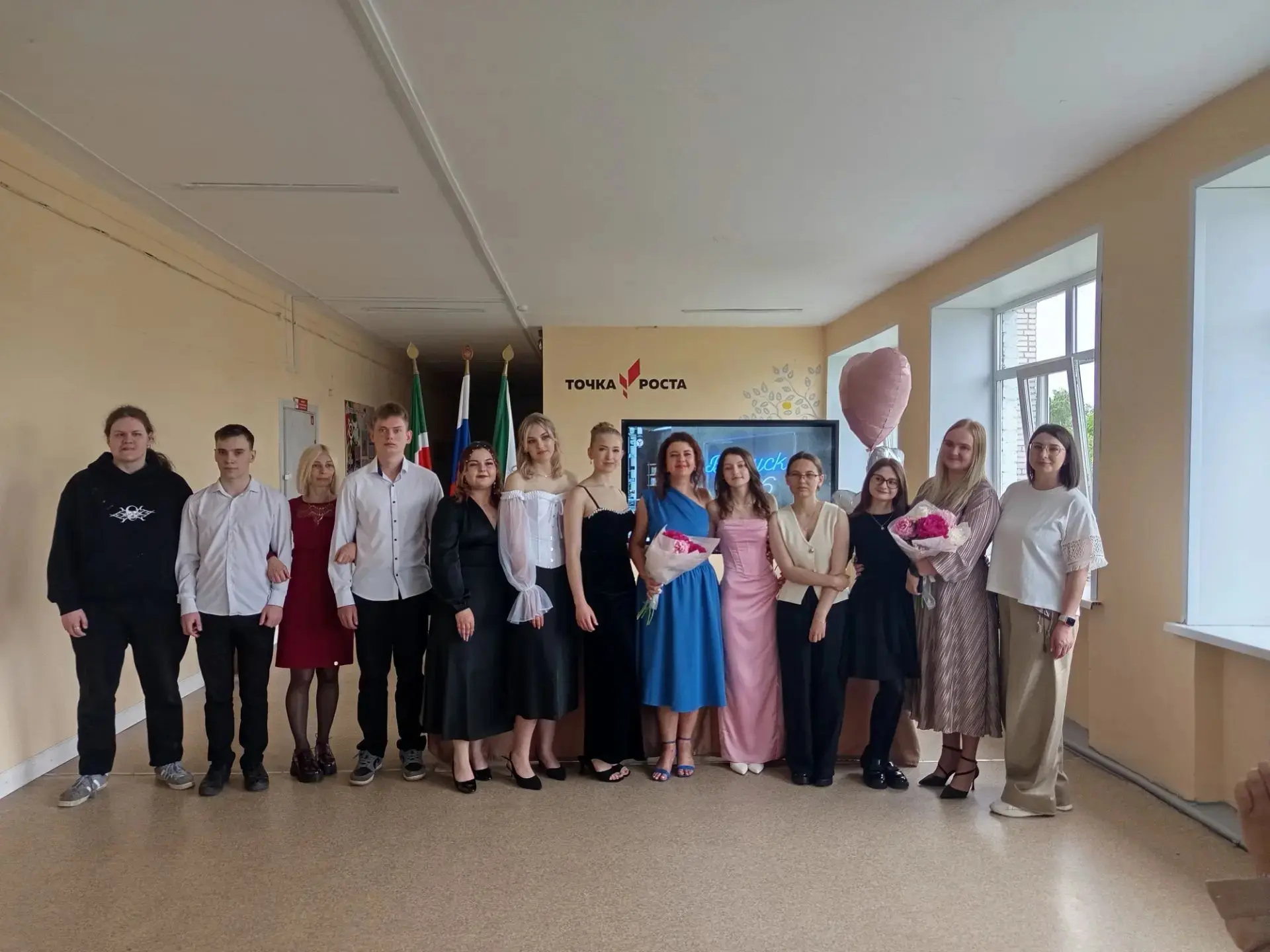 27.06.2026 в МБОУ СОШ с. Мирное прошли торжественные линейки, на которых обучающиеся 9 и 11 классов 