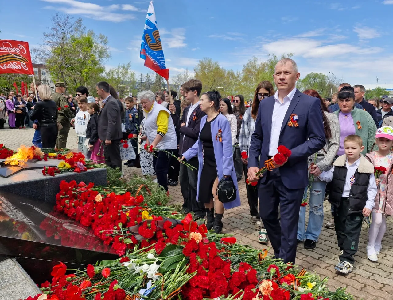 Арсеньев отмечает День Победы!  Жители города приняли участие в митинге-реквиеме, посвящённом 81-й г