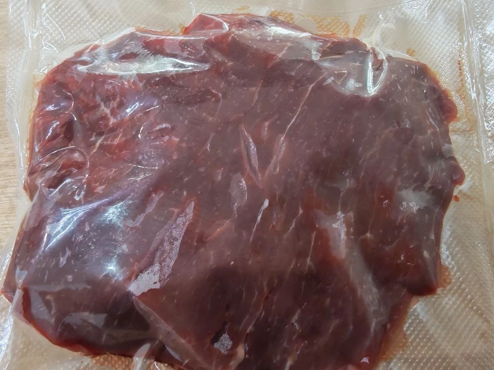 Так же в продаже свежее мясо и фарш.
Мякоть свинина 480р /кг
Мякоть говядина 1200р/кг
Фарш свинина -