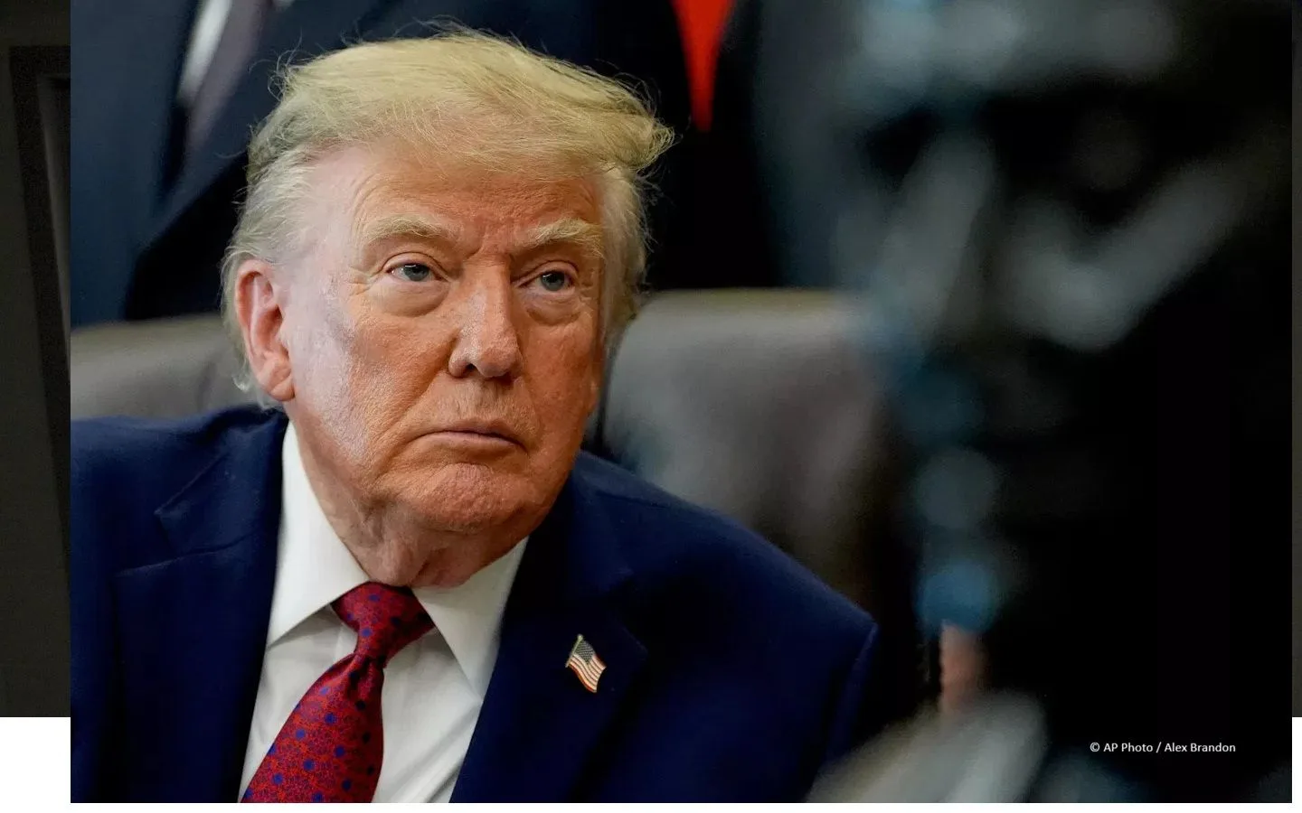 Трамп попросил республиканцев сделать вид, что он есть в бюллетенях на выборах в конгресс.
