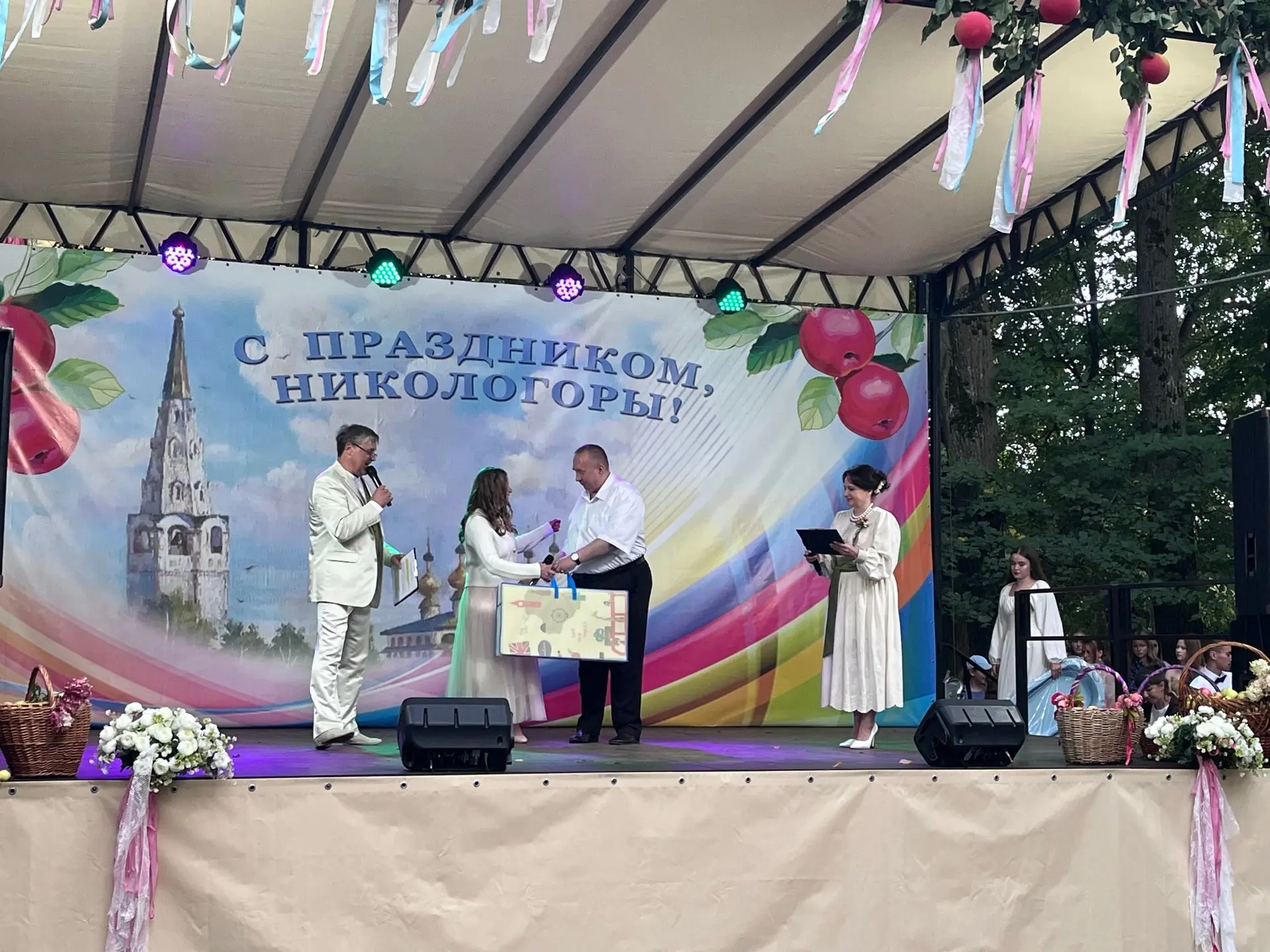 В рамках национального проекта "Семья" и в рамках проведения Дня посёлка Никологоры чес...