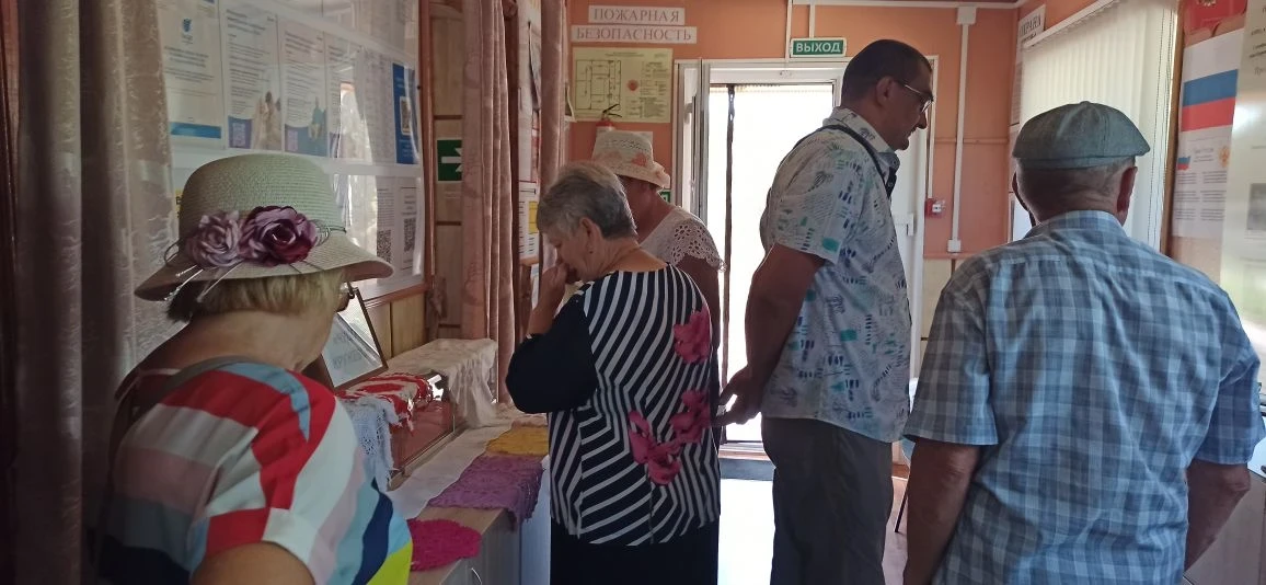 В Новомихайловском музее состоялась экскурсия «Прогулка по страницам истории», для люде...