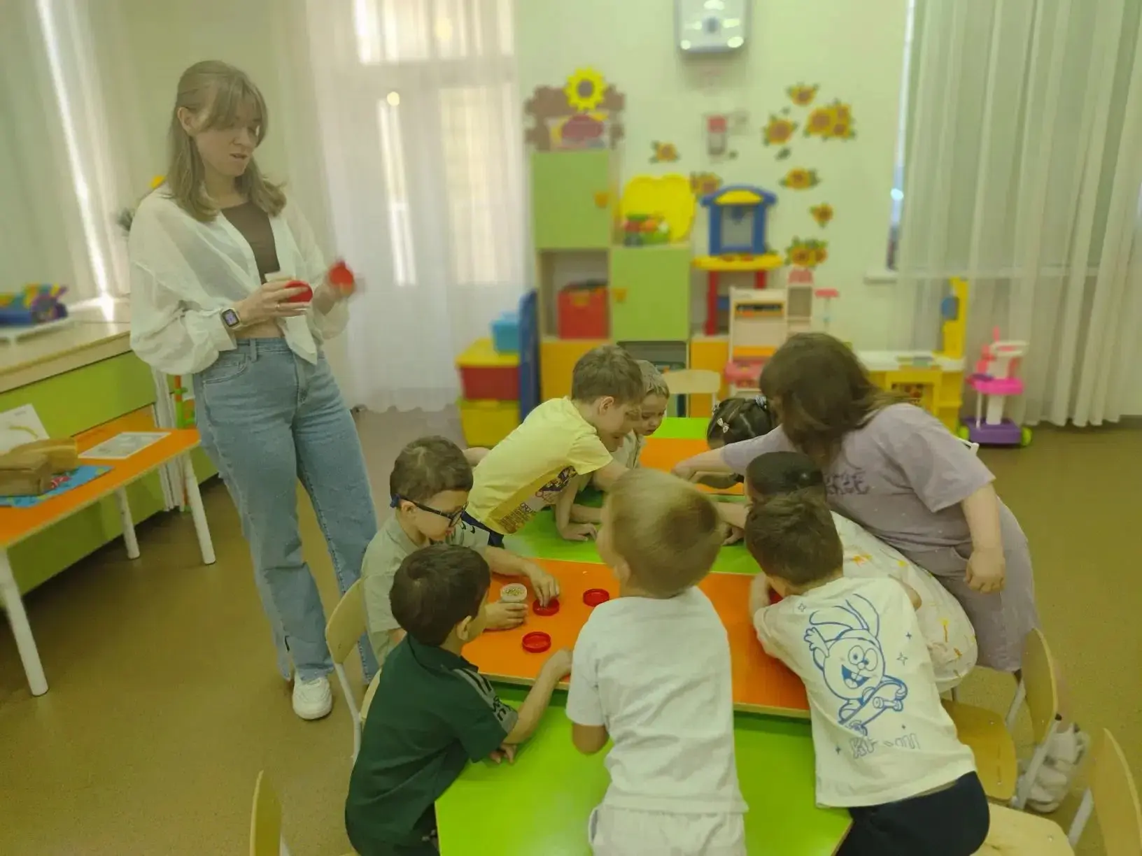 В средней группе «Подсолнушки» прошло увлекательное занятие, посвящённое одному из глав...