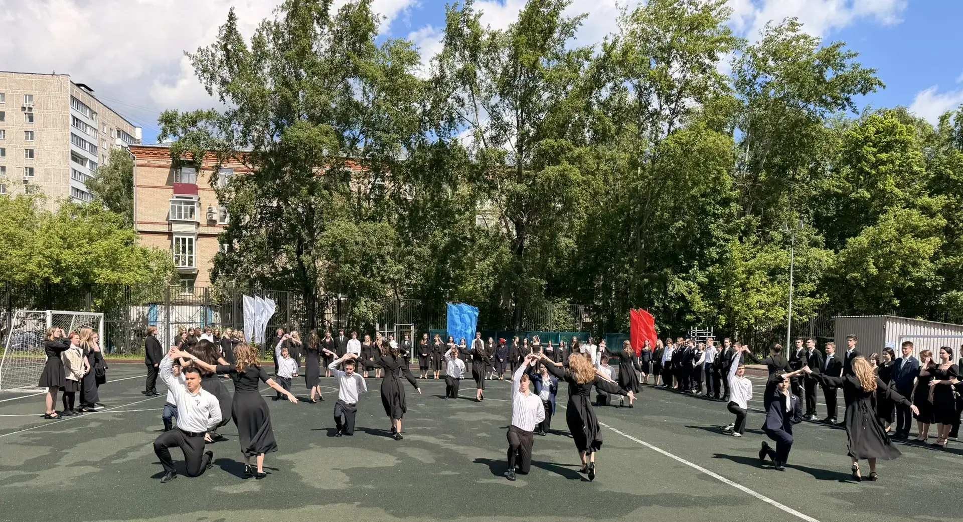 🎓 Последний звонок — начало нового пути  Последний звонок в 11 классе — особенный, трогательный и оч