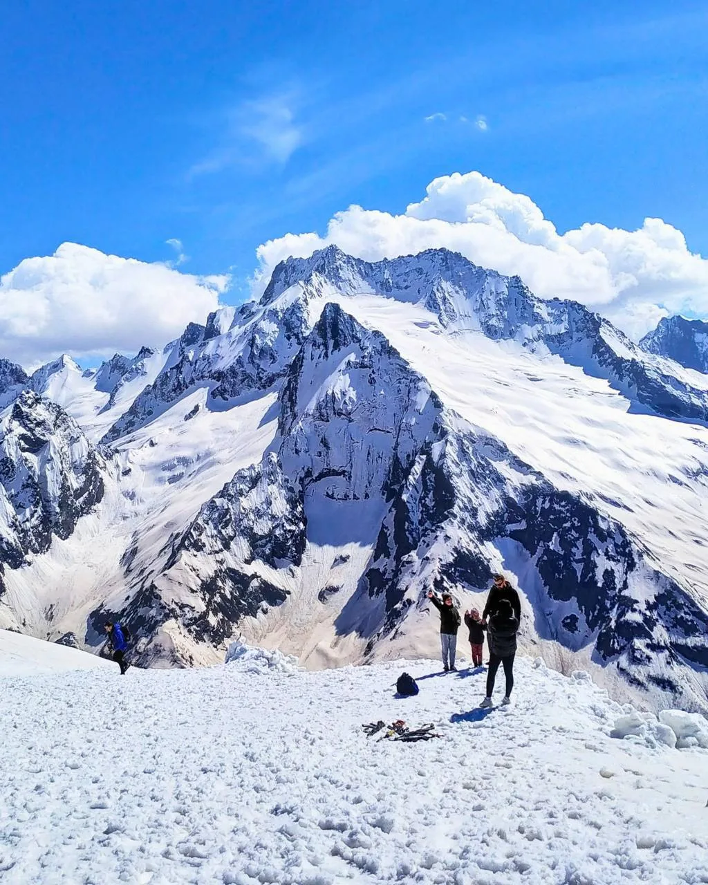 Новый год на Домбае: меняем оливье на горы! 🏔️✨