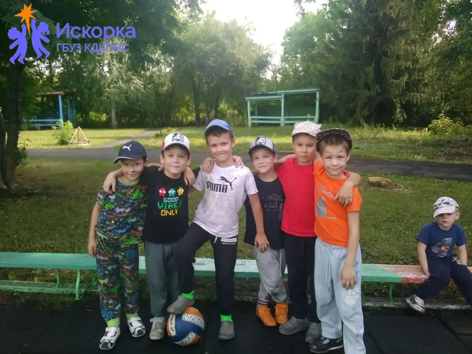 Сегодня — особенный день! 🥳

Мы отмечаем День мяча, и наши маленькие пациенты превратили его в наст