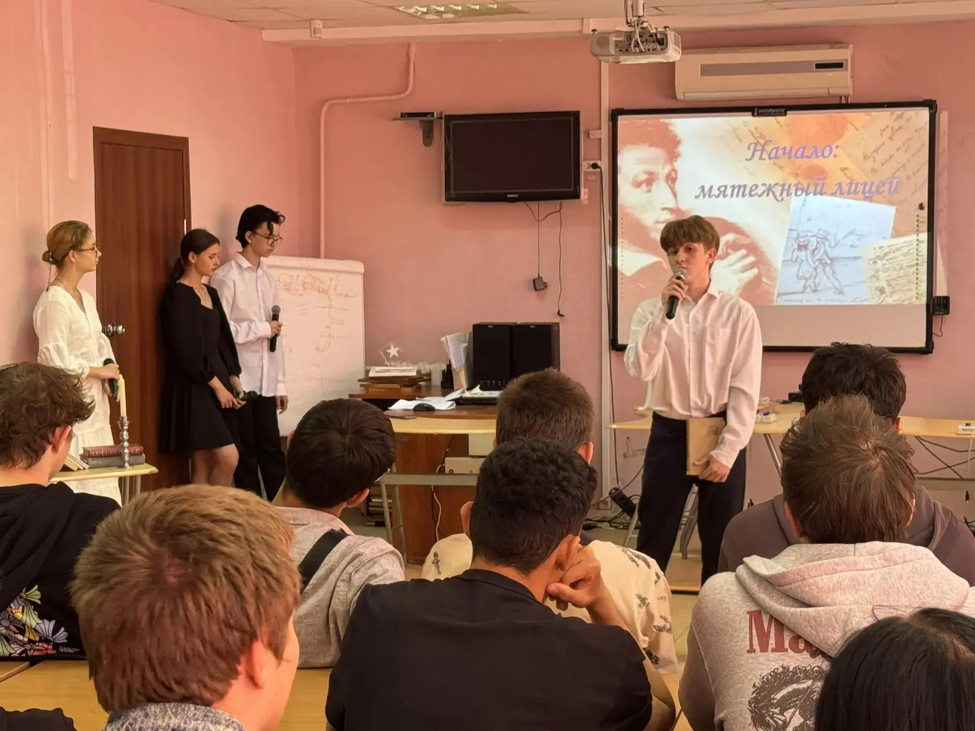 «И вновь читаем пушкинские строки»: день памяти великого поэта.

Ежегодно 6 июня вся Россия отмечает