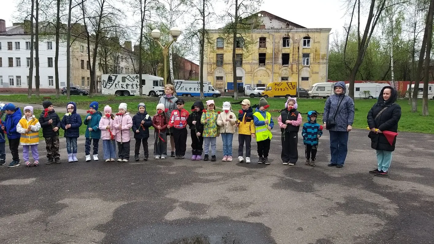 В преддверии 9 Мая педагоги и воспитанники старшего дошкольного возраста из ЦРР-детский сад 163 возл