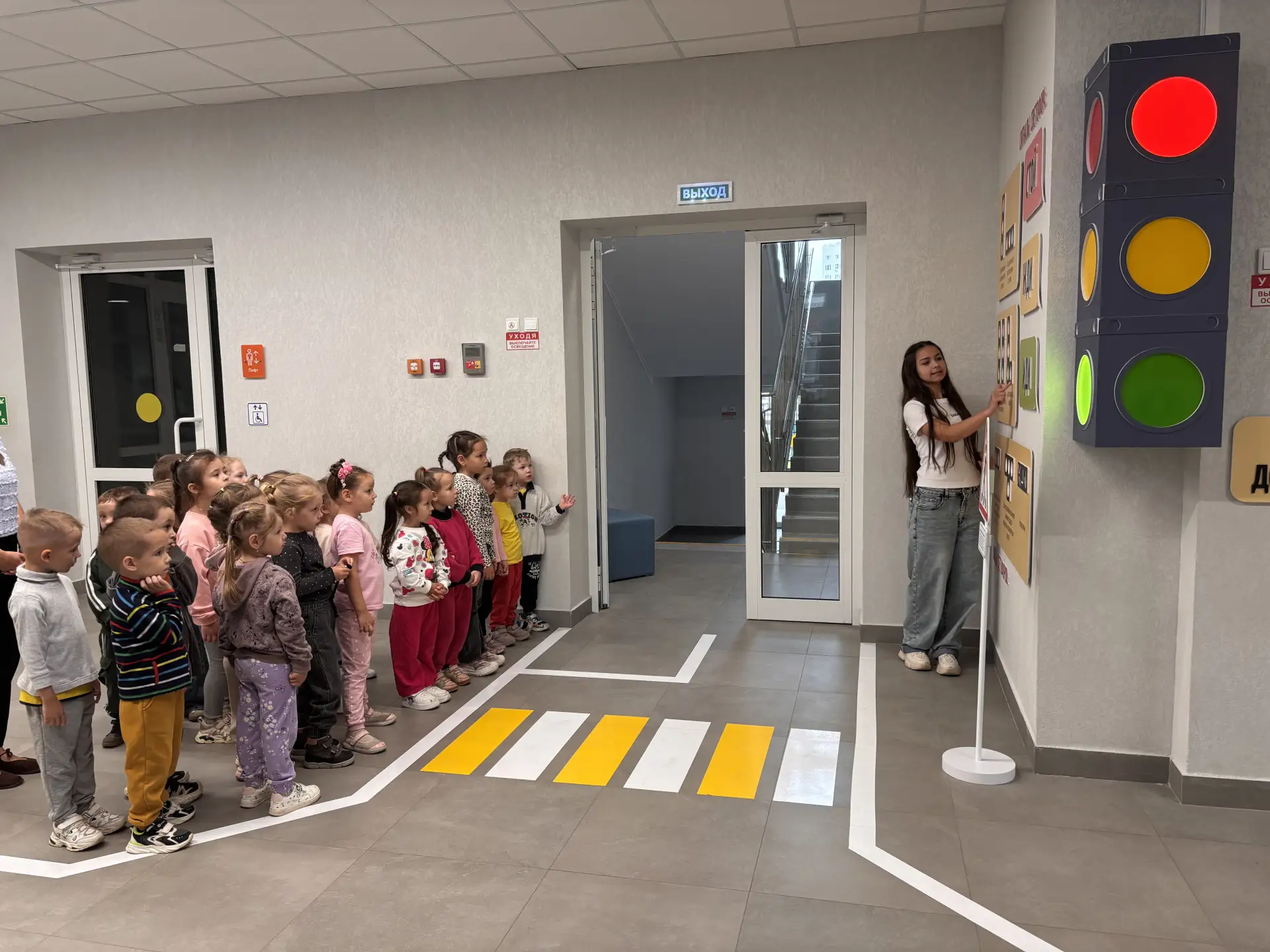 🚦В гости в наш лицей сегодня пришли воспитанники детского сада №210. Ребята посетили н...
