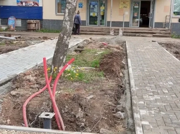 Пешеходная зона по нечётной стороне ул. Строителей от дома 3 до ул. Прохорова обретает новые очертан