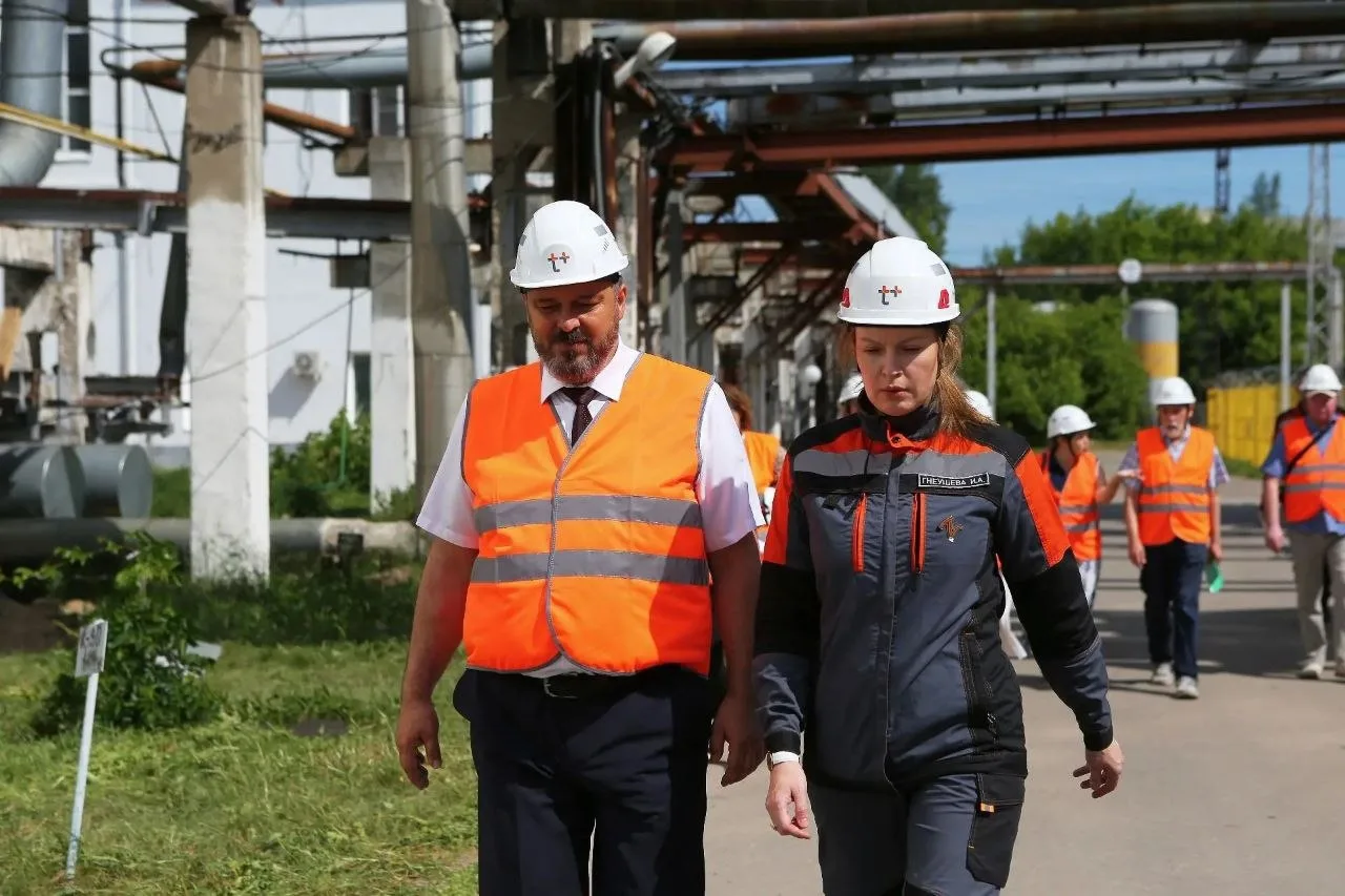 КЛИНКОВ ПОСЕТИЛ ДЗЕРЖИНСКУЮ ТЭЦ

Глава Дзержинска Михаил Клинков вместе с директором филиала «Нижего