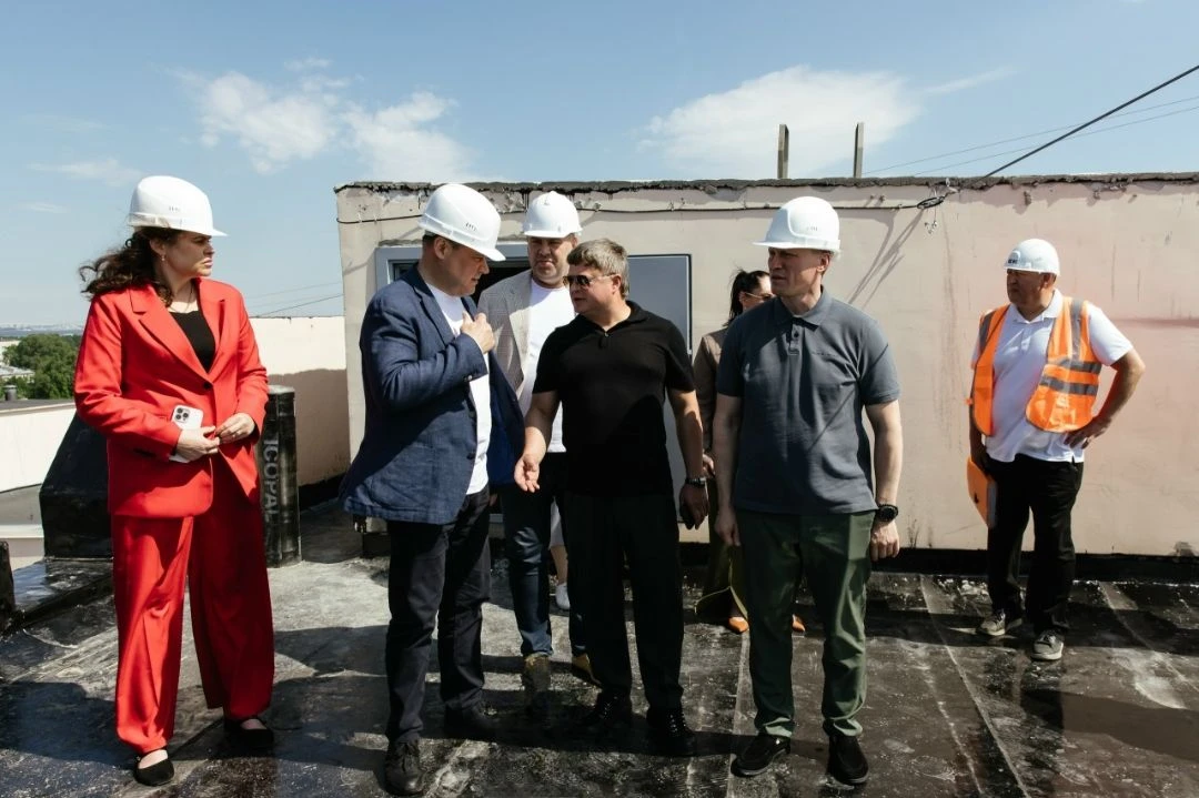 Денис Удод провёл рабочий объезд Петродворцового района: капитальный ремонт силами ЖКС,...