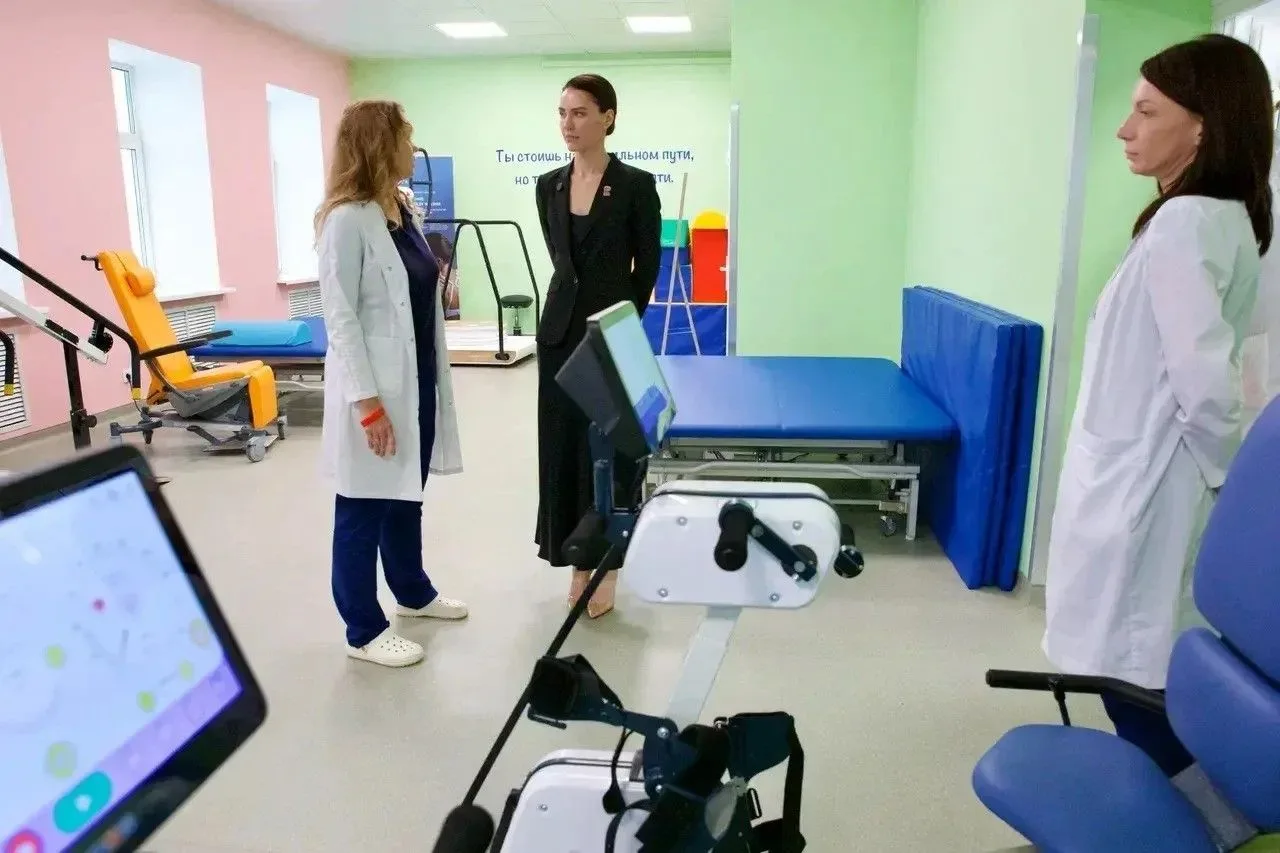 Кадры, работа скорых и обновление больниц: Алёна Аршинова обсудила с врачами развитие м...