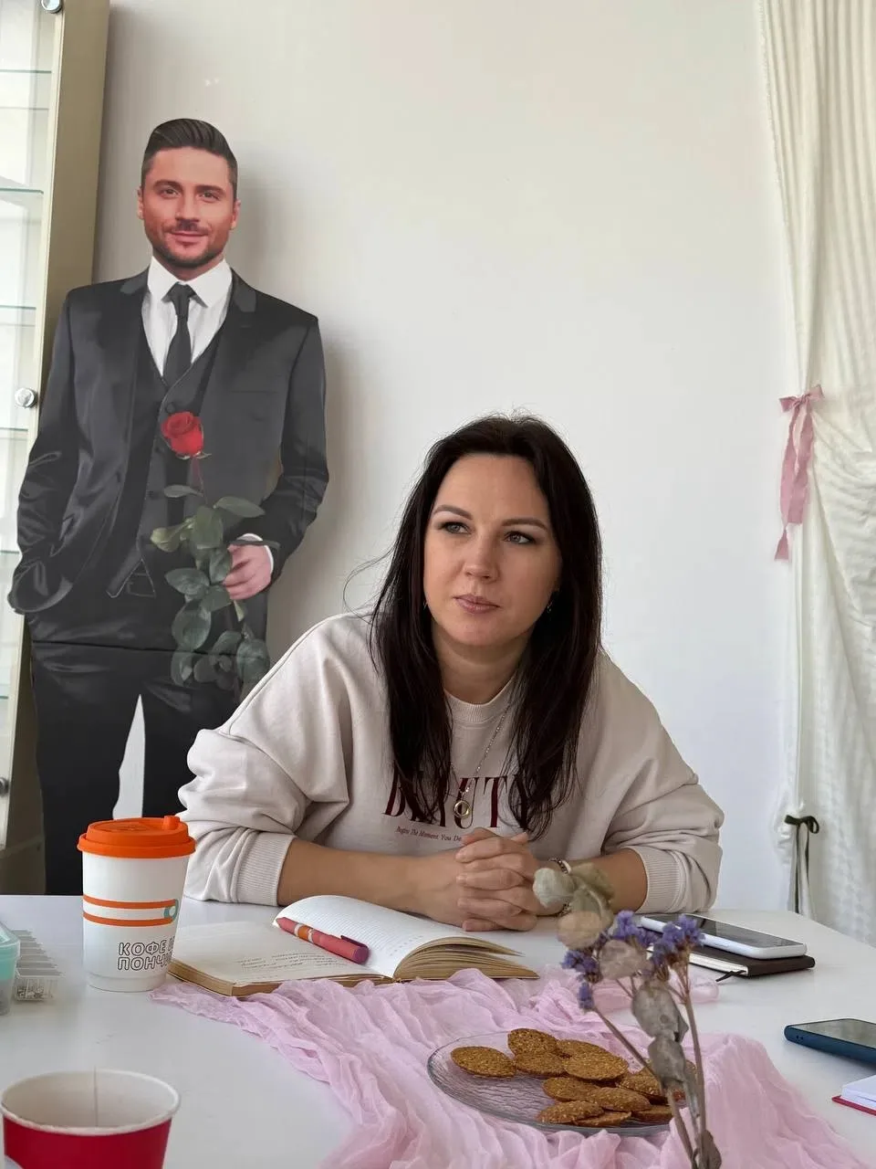 Когда я создаю украшения, я думаю не о «товаре». Я думаю о женщине, которая его наденет...