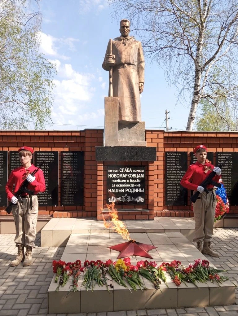 🇷🇺 8 мая на воинском захоронении состоялся митинг, посвящённый 81-й годовщине Победы ...