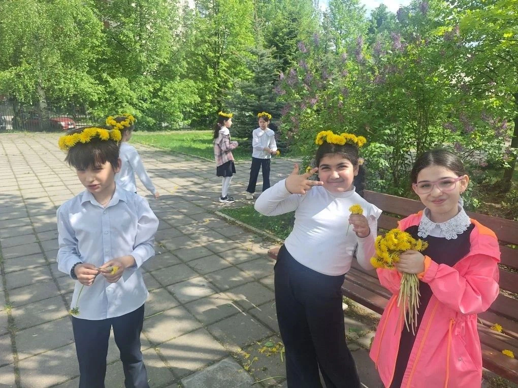 День одуванчика: праздник солнца и детства! В начальной школе 13 мая прошёл весёлый и яркий праздник