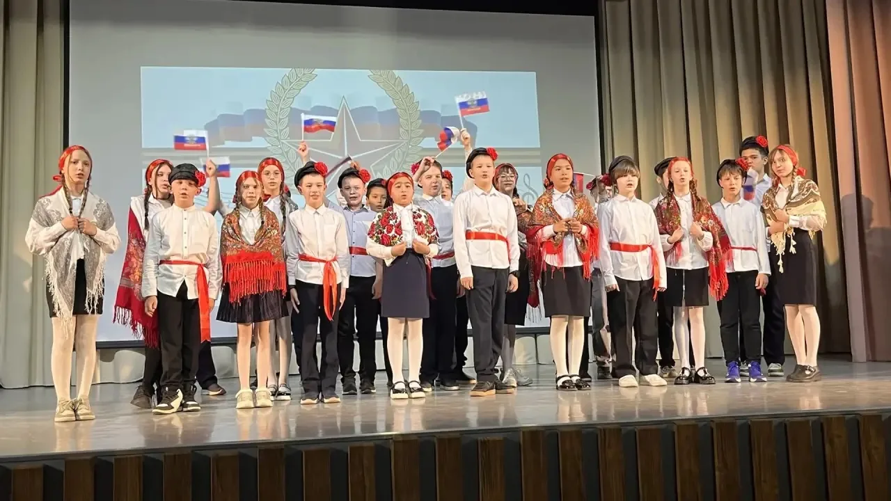 В МОБУ «СОШ «Янинский ЦО» состоялся ежегодный хоровой фестиваль патриотической песни «Пою тебе, моя 