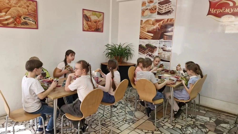 Где рождается хлеб 🍞✨  🏭 Ученики 4 «Э» класса побывали на экскурсии в одном из ведущих промышленных 