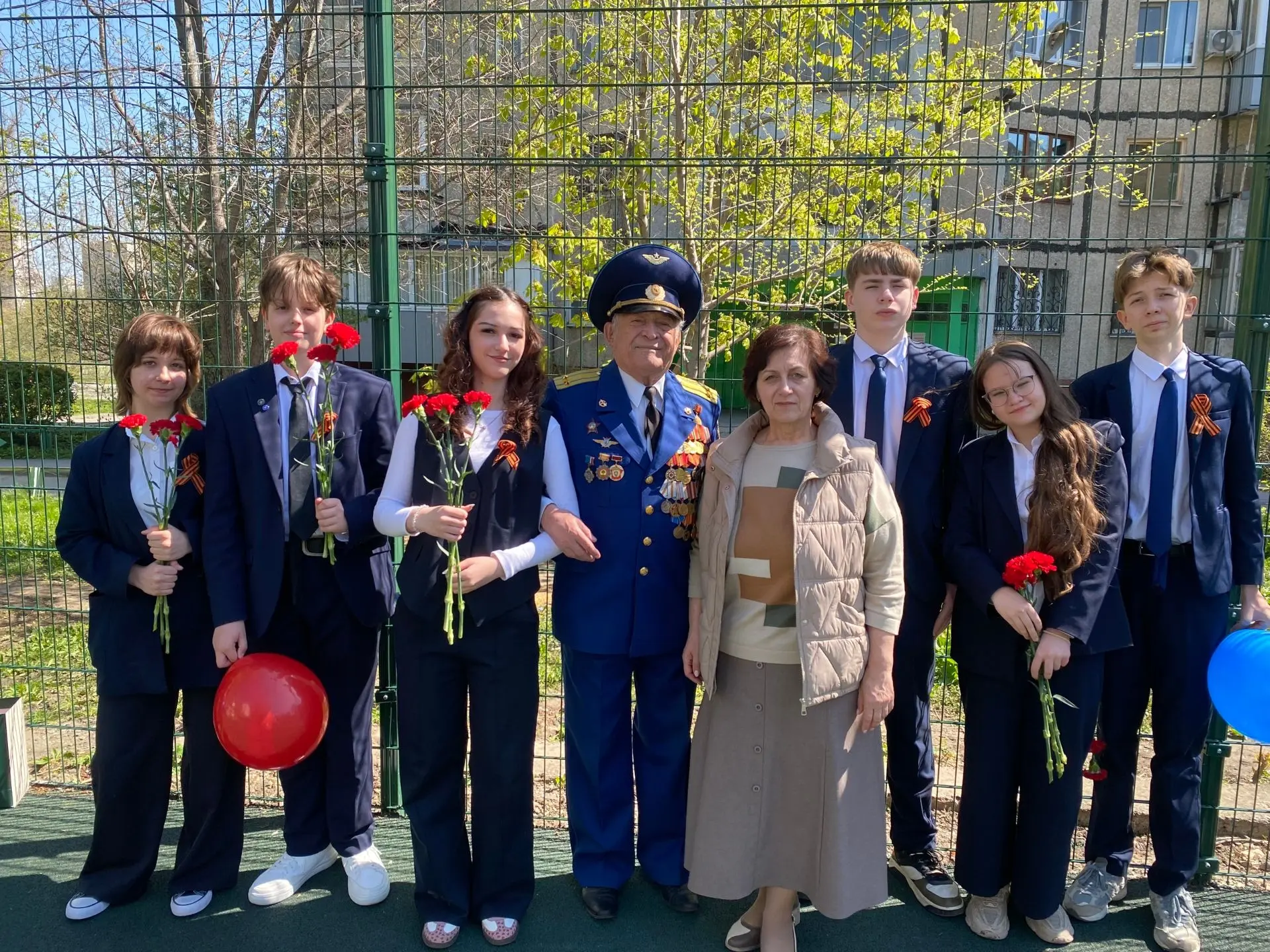 Все школы Липецка присоединились к проекту "С заботой о наших ветеранах" ❤️   Проект позволяет лично