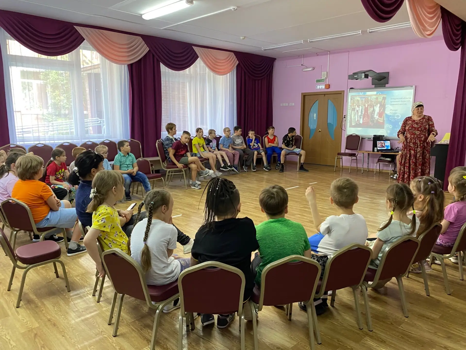 ✨ Многонациональное ожерелье дружбы ✨

В нашем центре прошло яркое познавательное мероприятие «Много