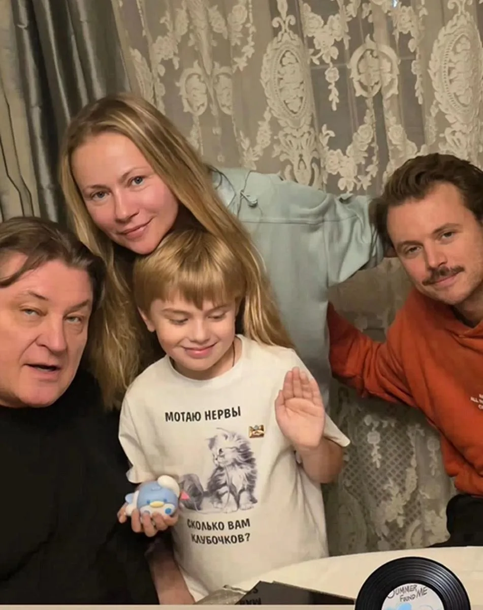 Поговаривают, что Мария Миронова сошлась с первым мужем через 27 лет после развода.