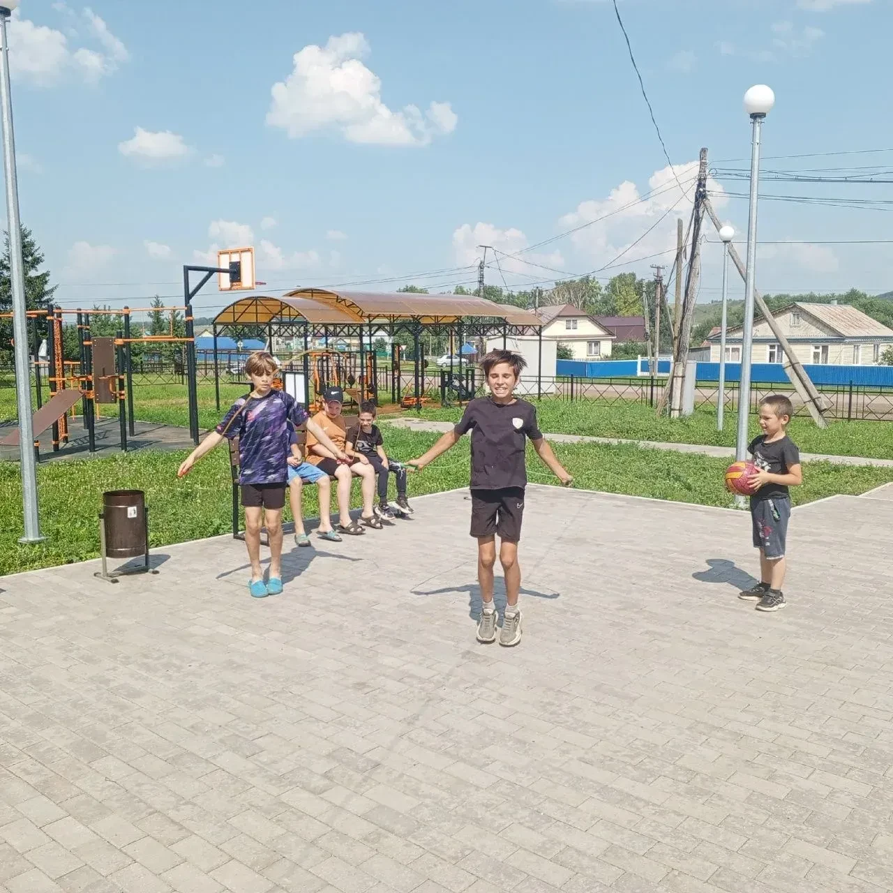 Күңелле Спортландиядә
Яңа Балтач авылында мәдәният хезмәткәрләре балалар өчен “Күңелле ил Спортланди