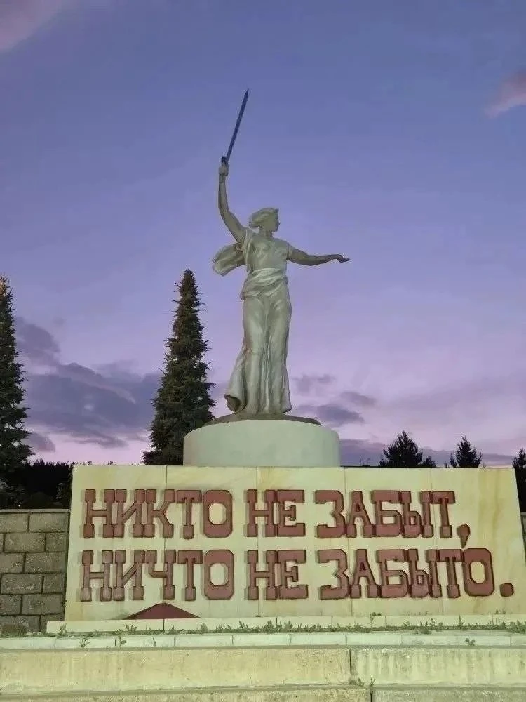 💢Башкортстанда «Ватан-ана»ның алты метрлы күчермәсен ачтылар.👍 Аны Әбҗәлил районының Аскар авылынд