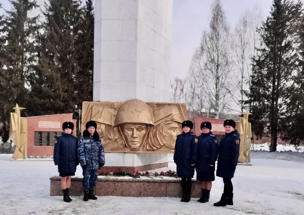 🎗️Судебные приставы Кузбасса возложили цветы и приняли присягу в память о воинской славе     🔺Накану