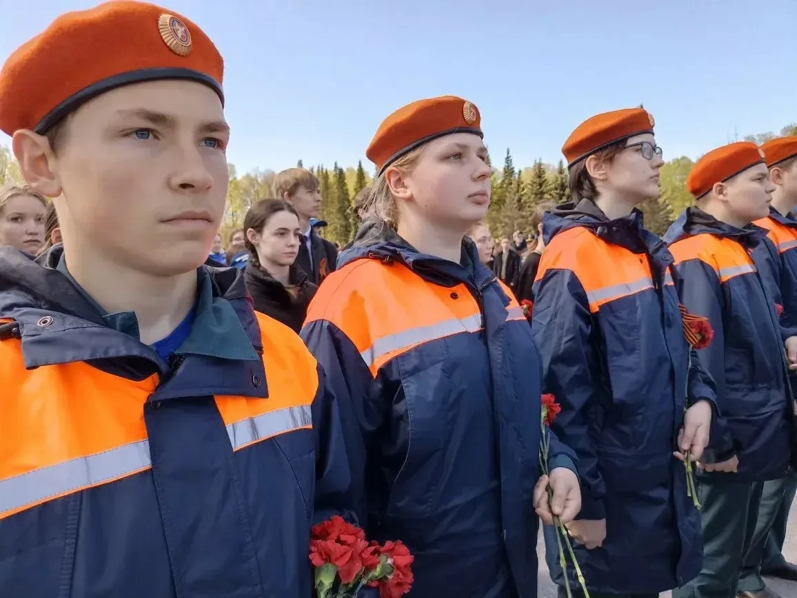 🎗️ПАМЯТИ ПАВШИХ БУДЬТЕ ДОСТОЙНЫ🎗️ 6 мая на Пискаревском мемориальном кладбище прошла ежегодная город