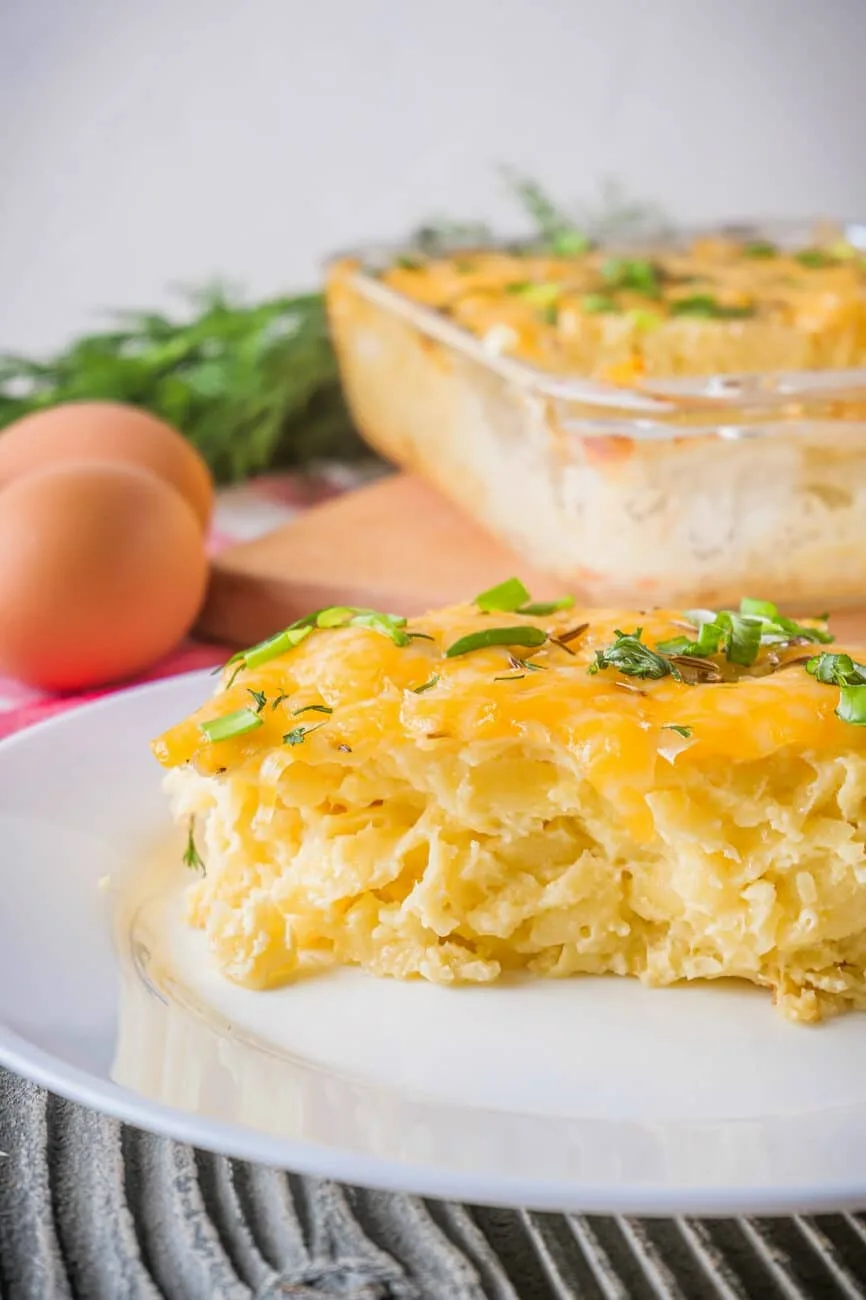 КАРТОФЕЛЬНАЯ ЗАПЕКАНКА С ЯЙЦАМИ И СЫРОМ

Ингредиенты:
Картофель - 1 кг.
Лук - 2 шт.
Яйца - 6 шт.
Сыр