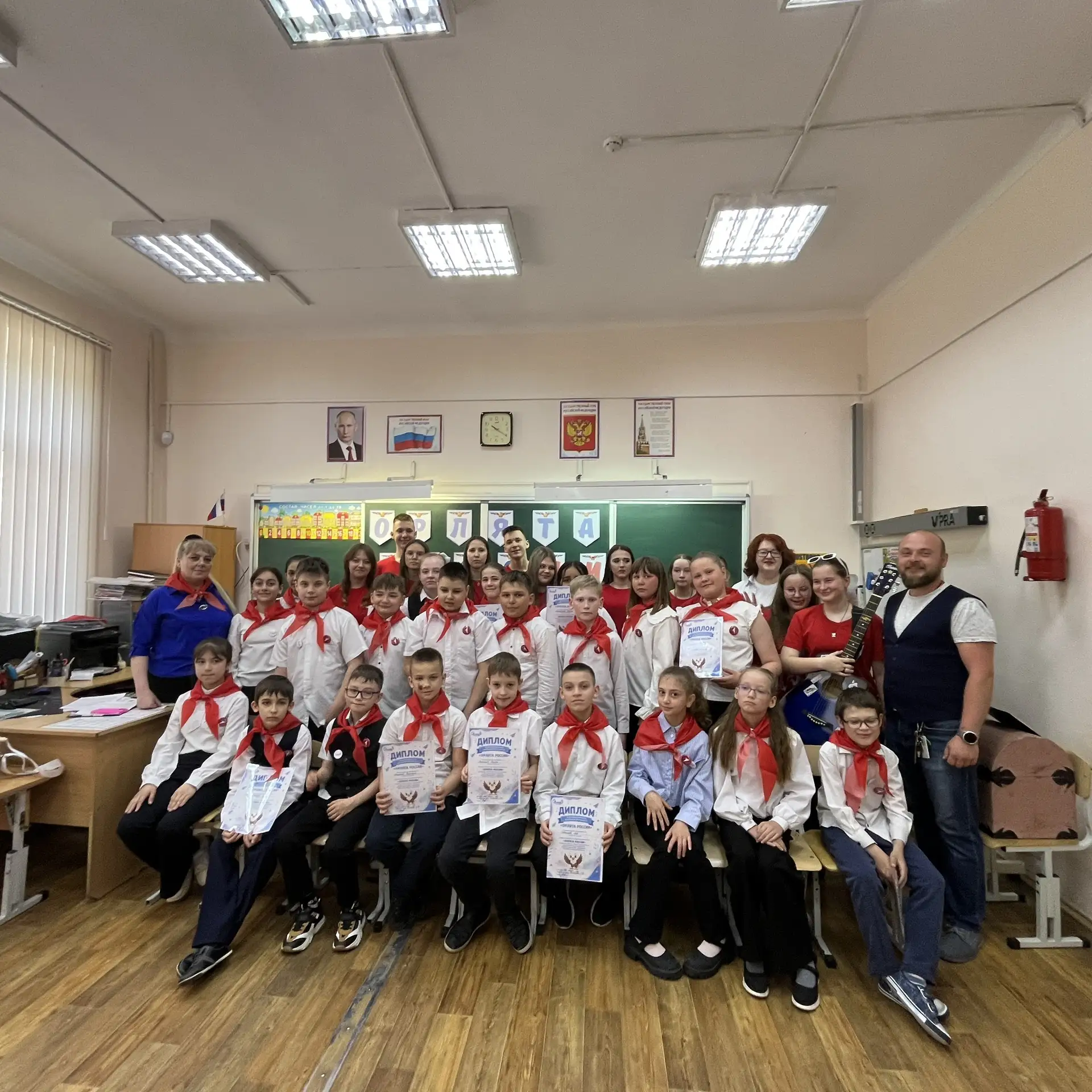 Выпускной в 4 «А»: радость, барабанная дробь и новые звания! 🎓🌟