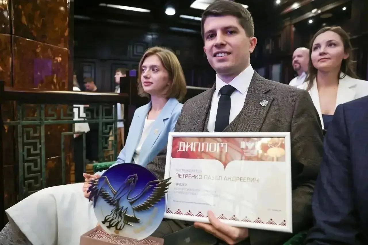 🎉 Гордость Оренбуржья: Павел Петренко — призёр «Учителя года России»! 🎉