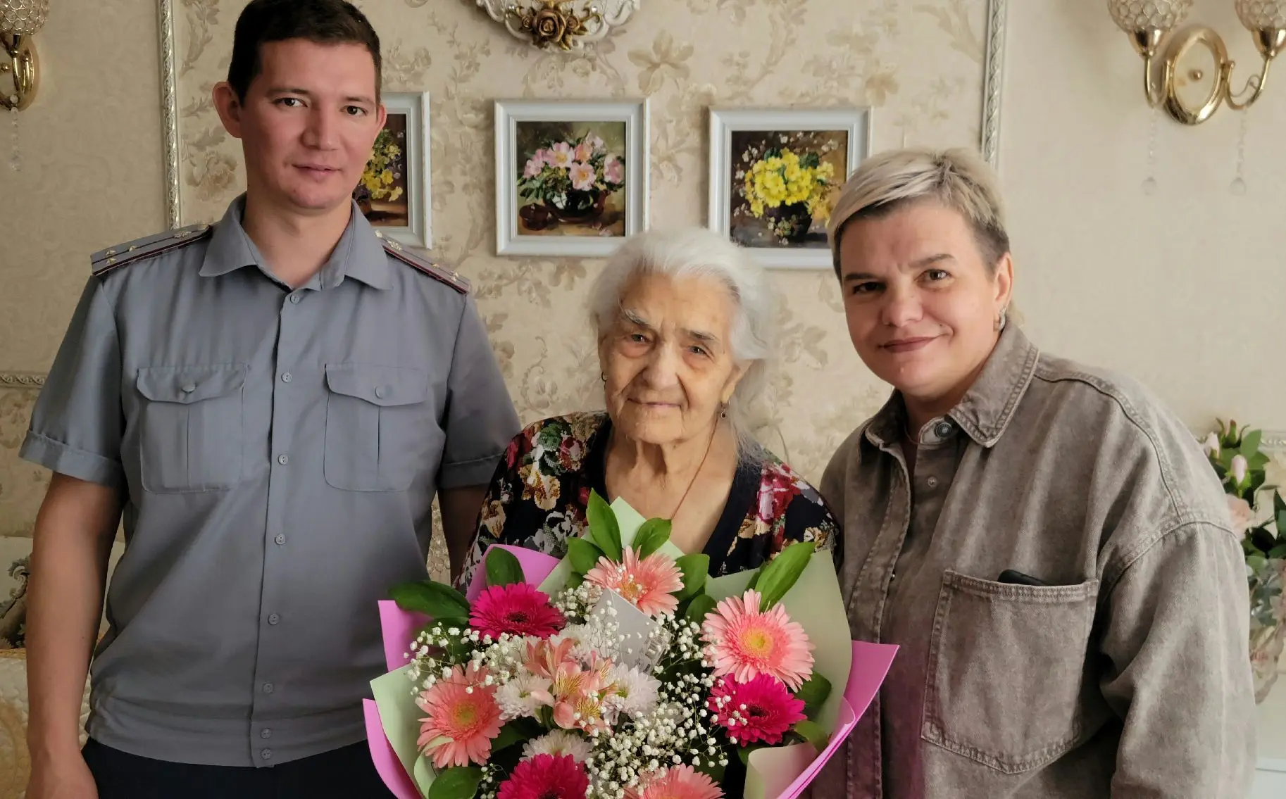Председатель Совета ветеранов ИК-1 Оксана Лучко, заместитель начальника исправительной ...