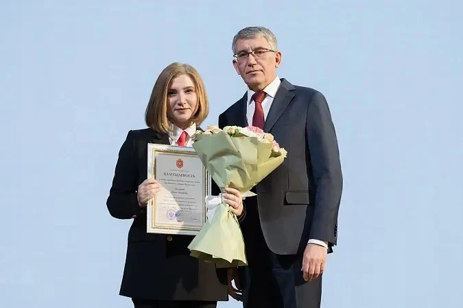 Поздравляем! Гордимся!   Поздравляем Колмыкову Ирину Сергеевну, учителя начальных классов, и Шалимов