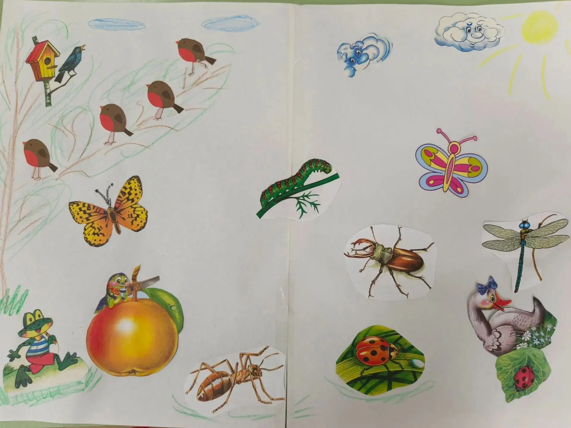 Сегодня ребята  устроили «День насекомых» 🐞🦋и сделали большую коллективную аппликацию «Лесная лужа