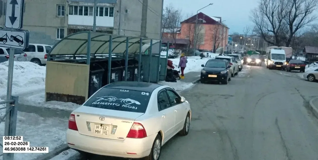 🚙 Вчера Хабаровская 14 и Есенина 12 оказались заложниками одной и той же проблемы. Двое автовладельц