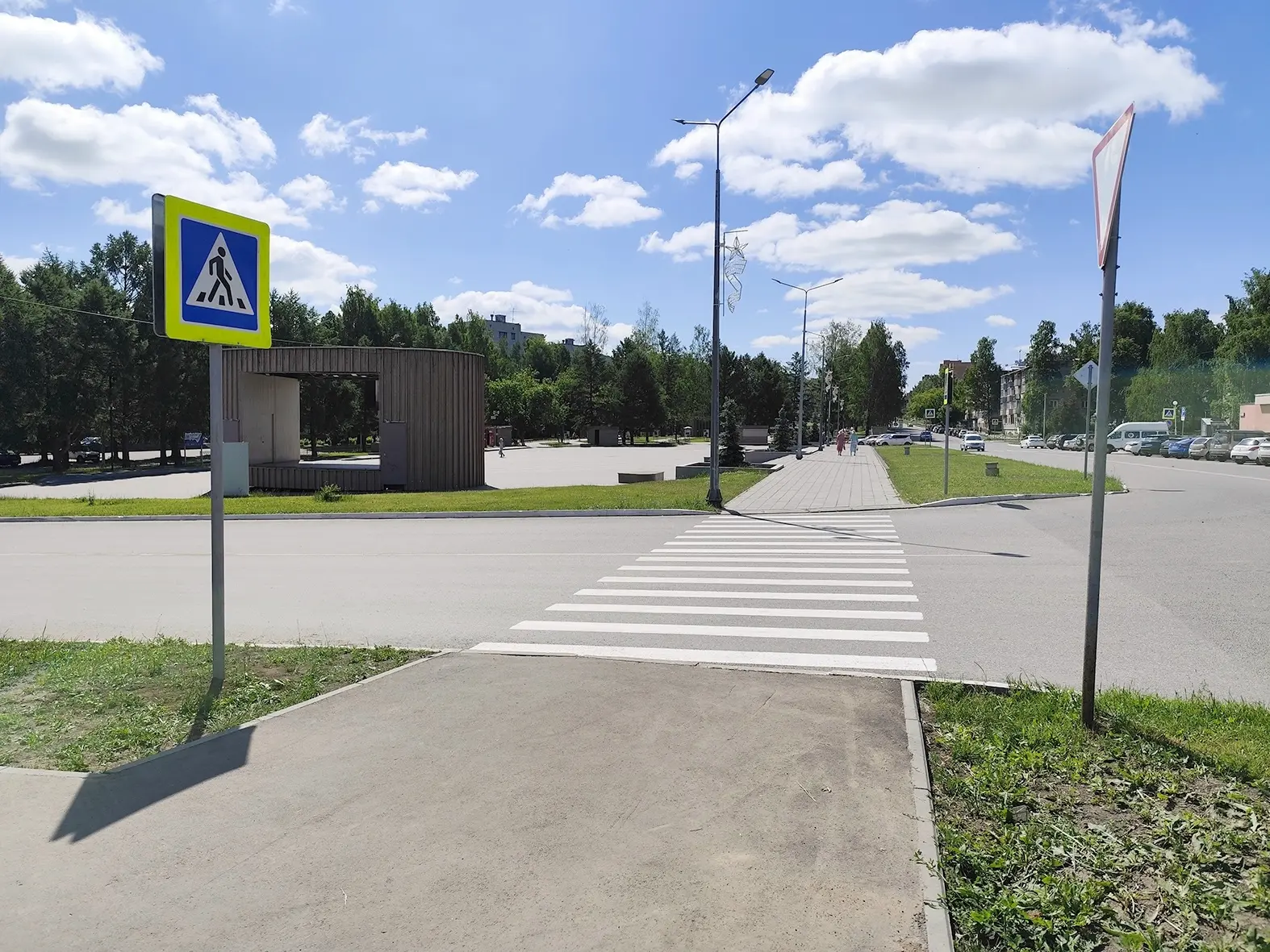 На улице Терещенко появился пешеходный переход к парку «Двуречье»