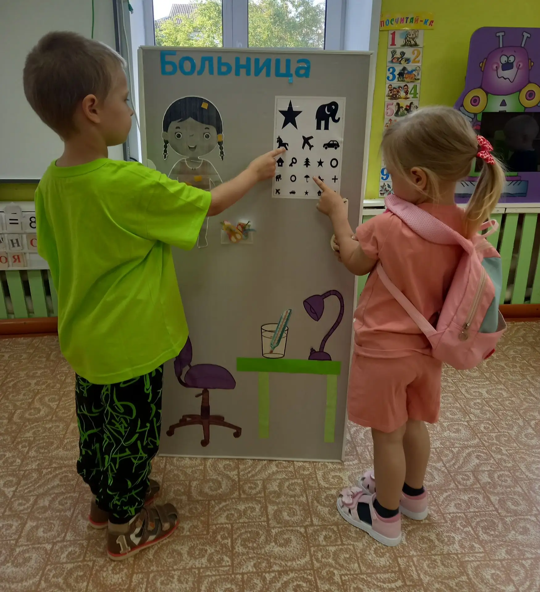 Я прививки не боюсь - если надо - уколюсь!!!
Ну, подумаешь укол! Укололи и пошел.
В детском саду про