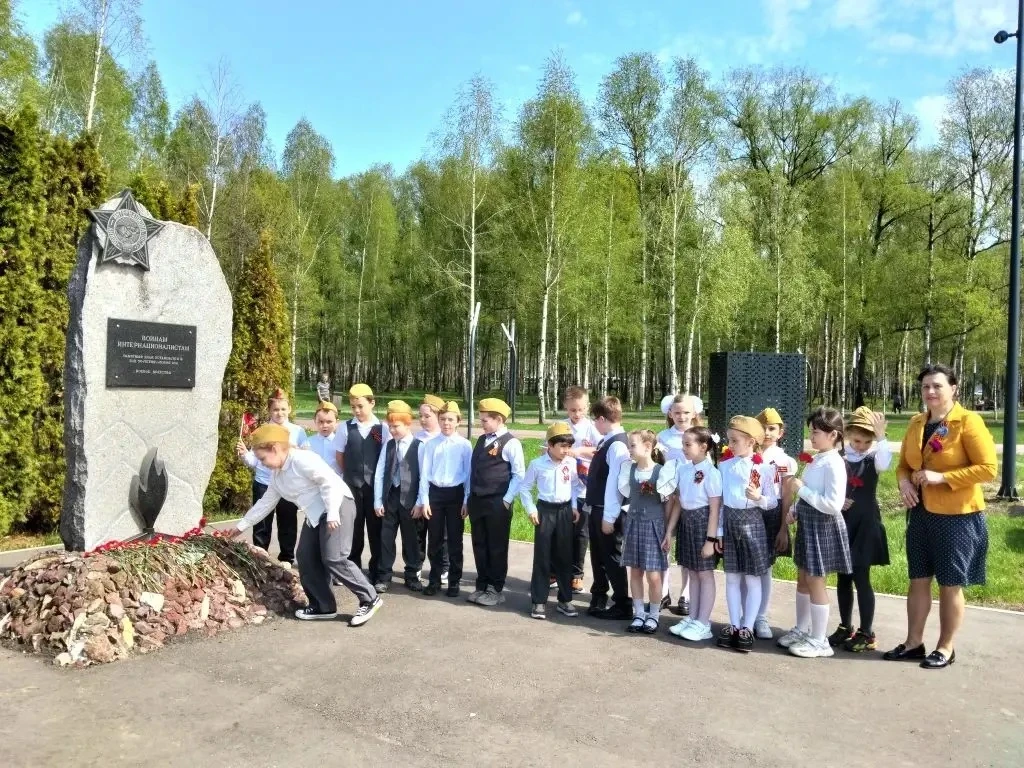 🎗️Сегодня 2В класс вместе с родителями и классным руководителем совершил очень важное дело…   Мы про