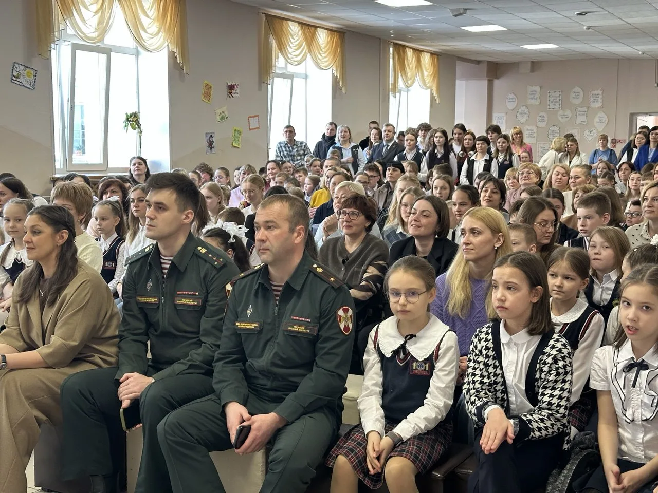 Создаём, изобретаем, исследуем! 📚🔬 Традиционная муниципальная научно-практическая конференция "Шаги 