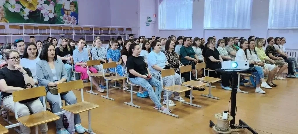 📢 В школе прошло родительское собрание для начальных классов!  На повестке дня — безопасность детей,