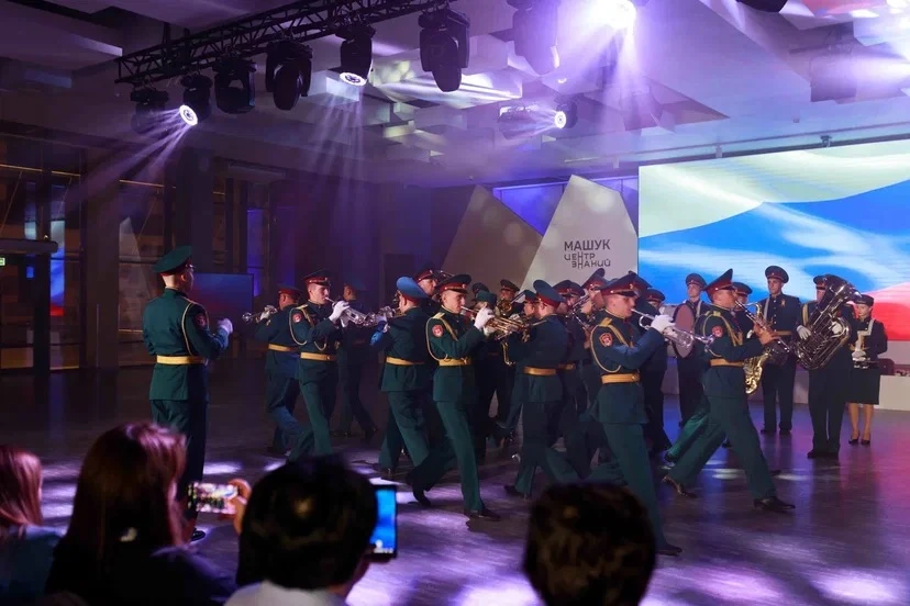 📍Два военных оркестра Росгвардии в День России выступили в Центре знаний "Машук" в Пятигорске, сооб