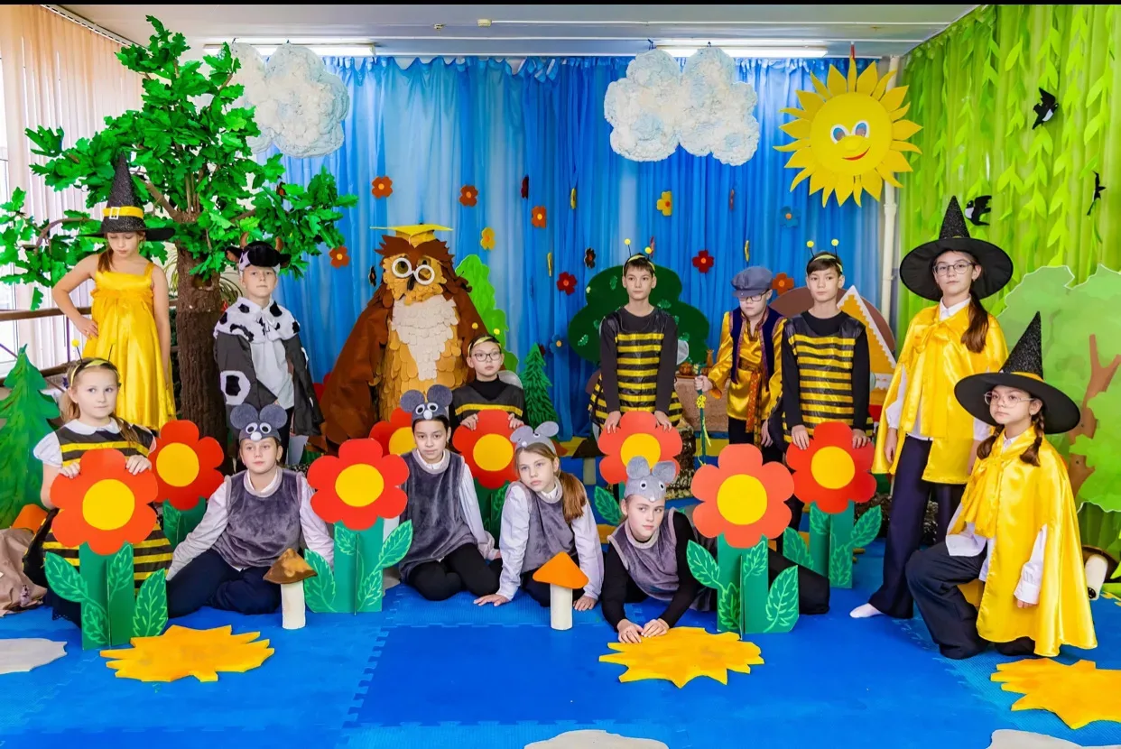 ШКОЛЬНАЯ КЛАССИКА 💥 🎭   Коллектив театрального кружка «Радуга» под руководством Поплавской Елены Иго