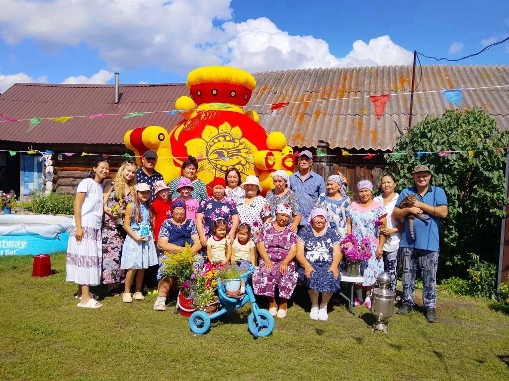 В Ялуторовском округе прошел фестиваль цветов 🌸

Жители деревни Авазбакеевой собрались на фестива